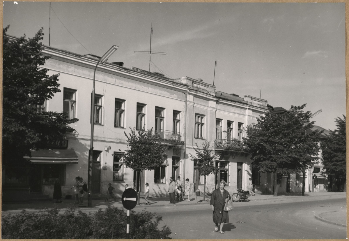 Rynek - widok kamienic po stronie płn. 

 , skan 1