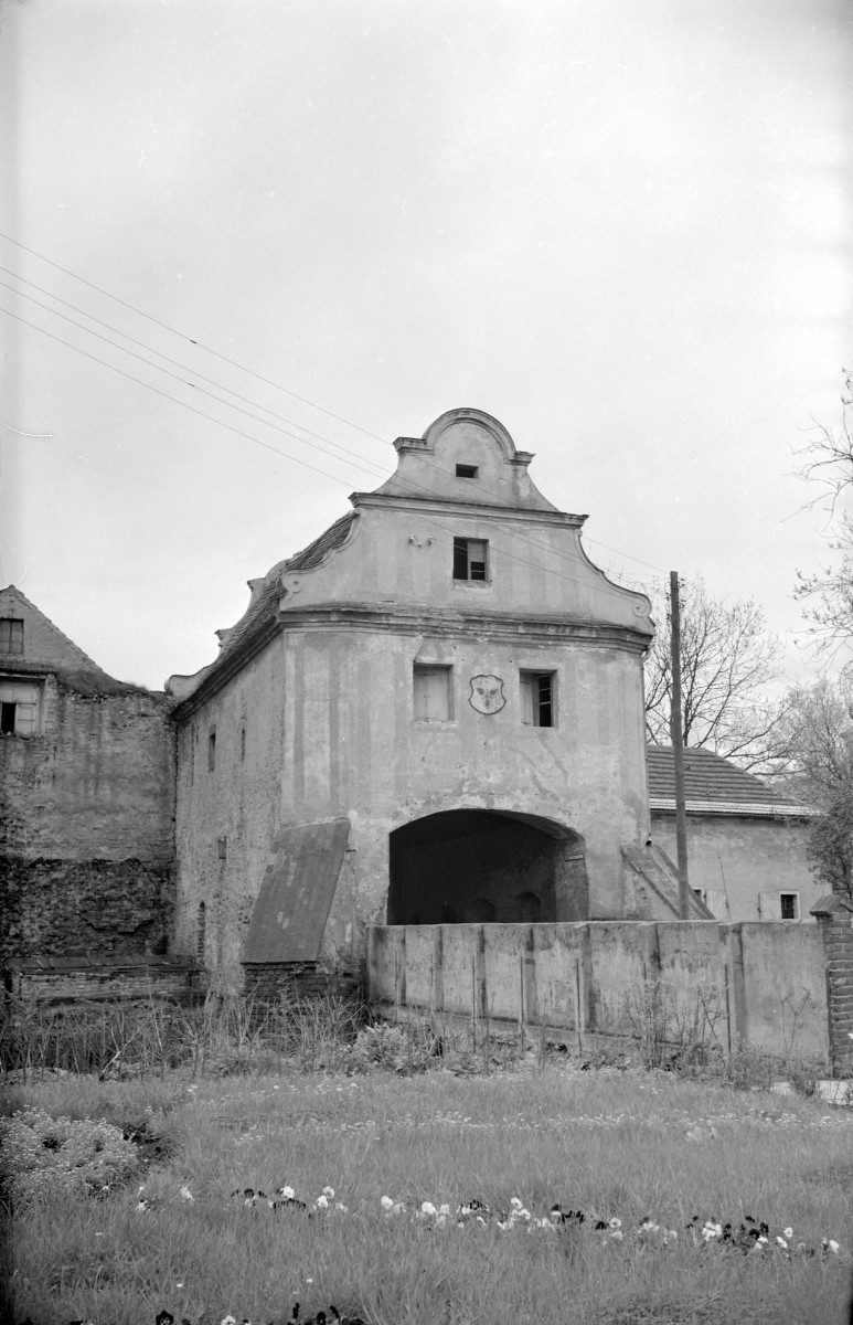 brama zamkowa - brama miejska, skan 1