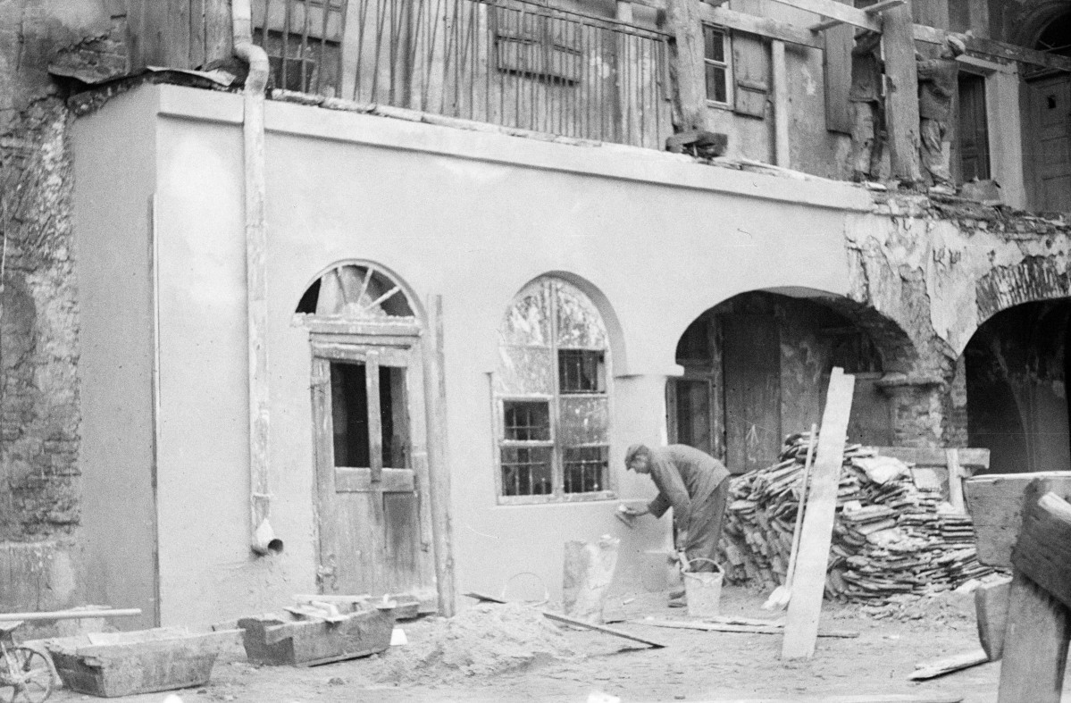 kamienica - dziedziniec, remont, skan 1