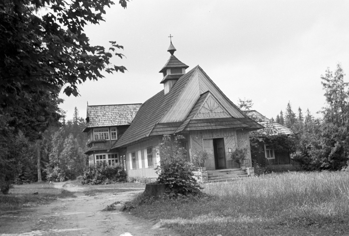 kapliczka - elewacja frontowa, skan 1