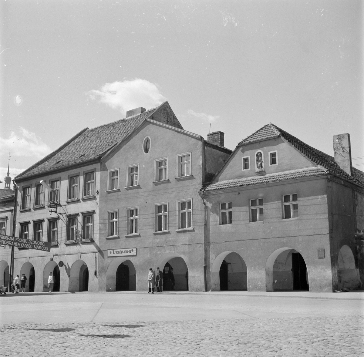 rynek - kamienica, elewacja frontowa, skan 1