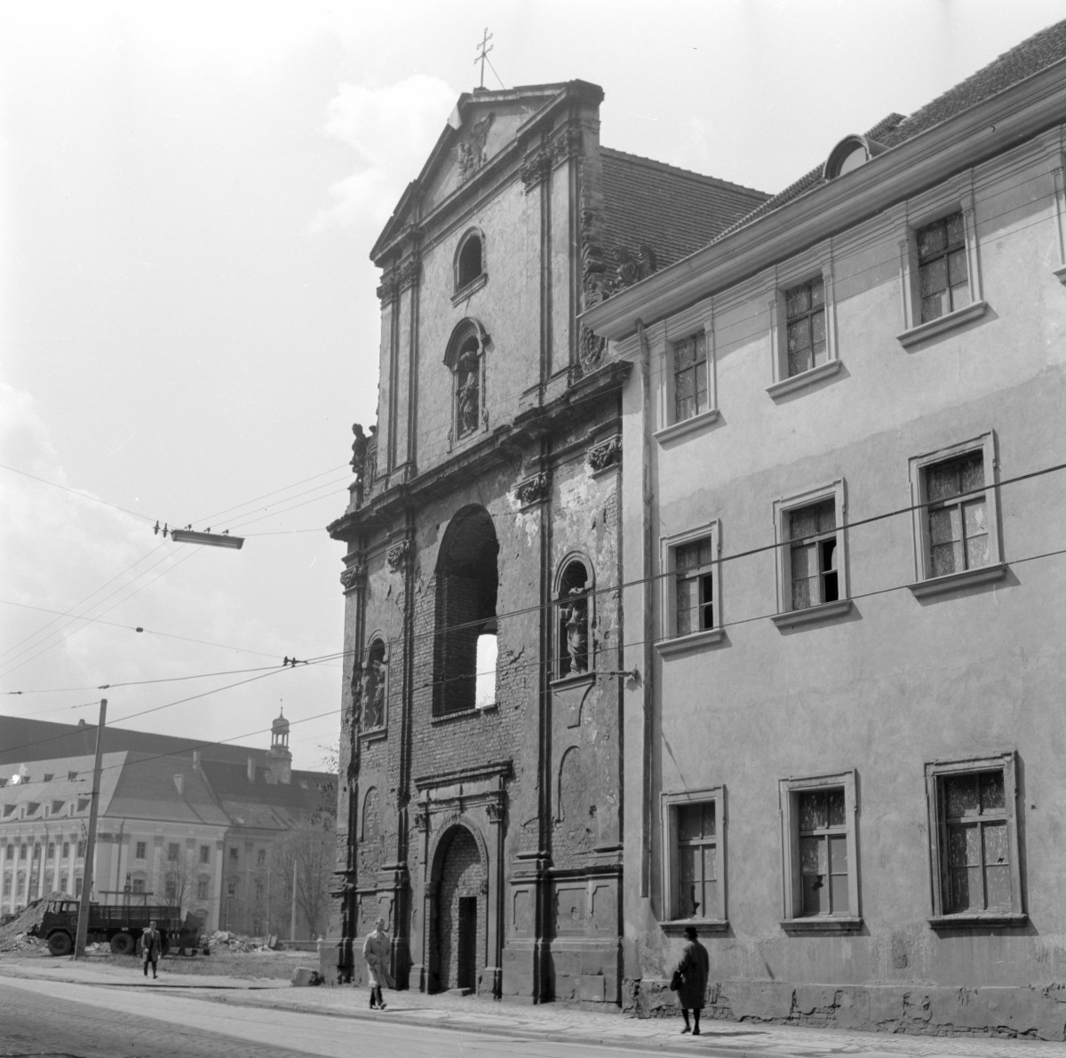 kościół św. Anny - elewacja frontowa , skan 1