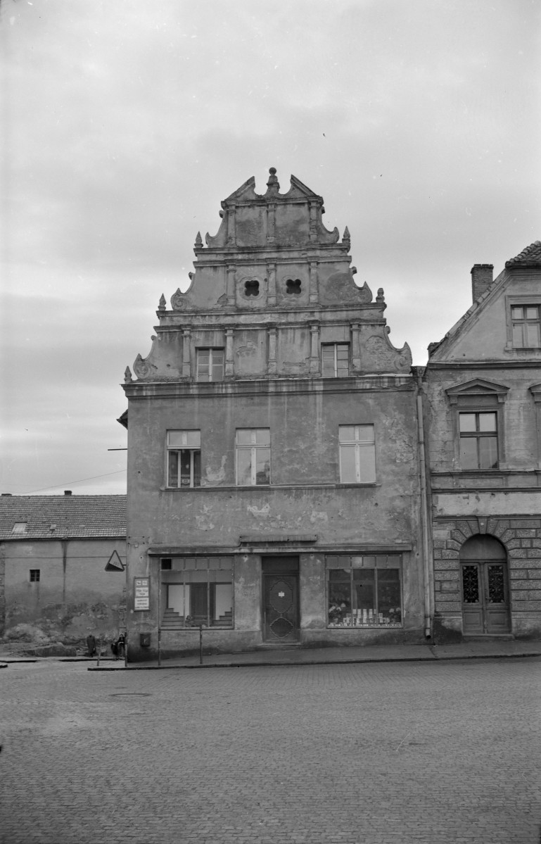 kamienica, Rynek - elewacja frontowa, skan 1