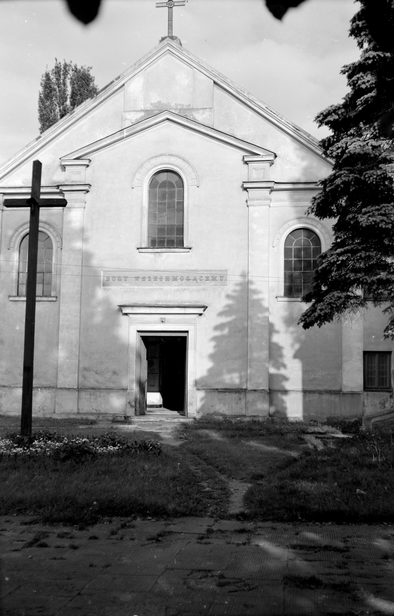 kościół P.P. Benedyktynek - elewacja frontowa, skan 1