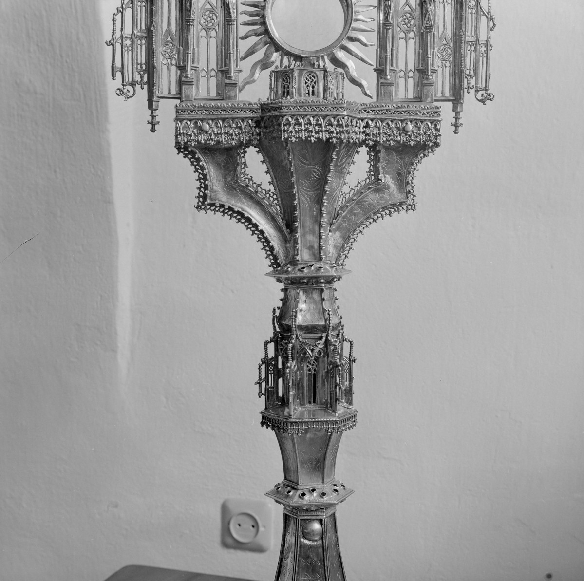 klasztor ss. Mniszek Benedyktynek - zbiory - nodus monstrancji z 1534 roku, skan 1