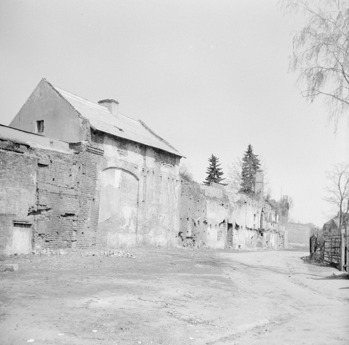 mury miejskie - pierściń wewnętrzny - ruina - fragment, skan 1