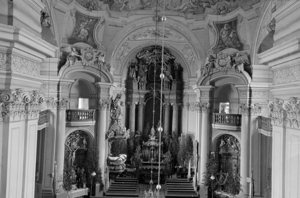 kościół parafialny pw. św. Marcina Biskupa - wnętrze: prezbiterium, skan 1