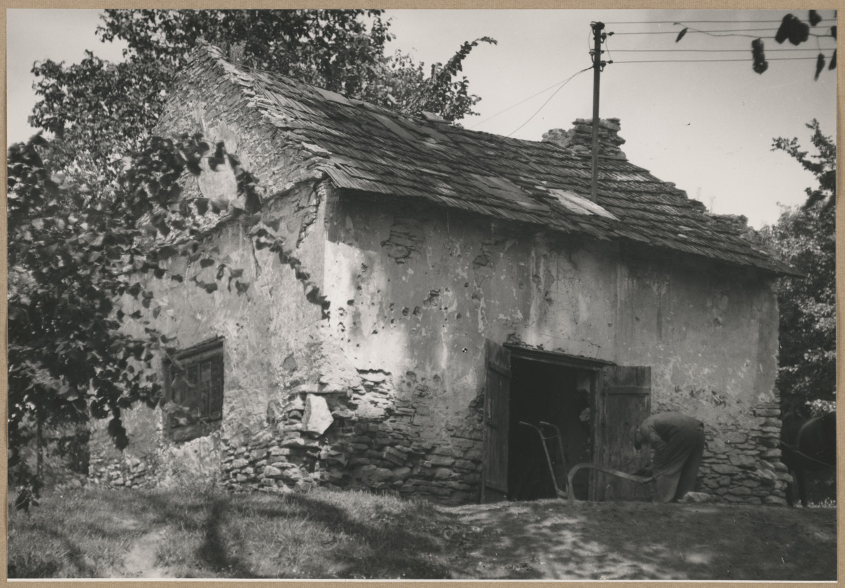 Dawna kaplica cmentarna - widok ogólny, skan 1
