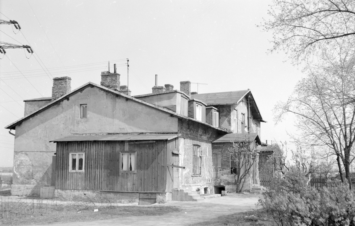 Dom mieszkalny. Widok ogólny. Elewacja boczna., skan 1