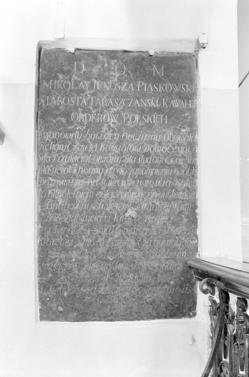 Kościół św. Stanisława Biskupa i Męczennika i św. Małgorzaty - wnętrze. Epitafium starosty Taraszyńskiego. 1803., skan 1