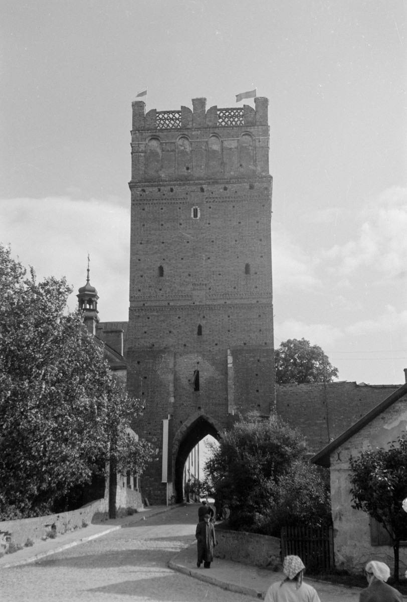 brama Opatowska, skan 1