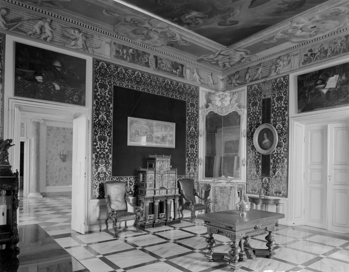 założenie pałacowo-ogrodowe - wnętrze: antykamera króla, skan 1