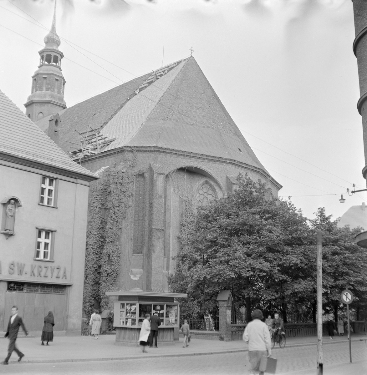 kościół pw. Podwyższenia Krzyża Świętego - elewacja północno - wschodnia - prezbiterium, skan 1