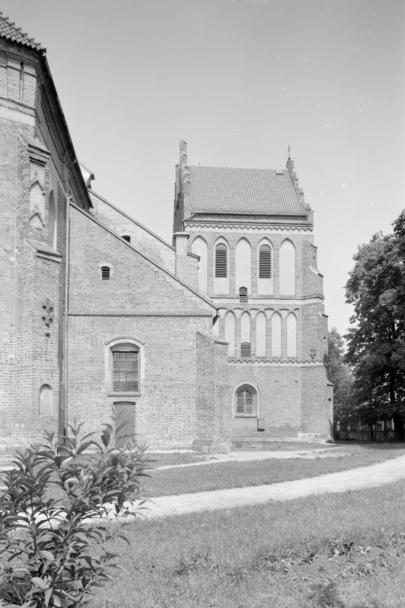 Katedra św. Michała Archanioła - dzwonnica, skan 1