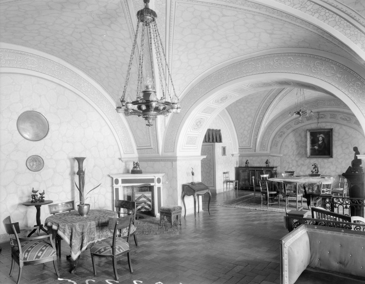 zamek magnacki Lubomirskich i Potockich - wnętrze - parter - Apartament Turecki - Salon, skan 1