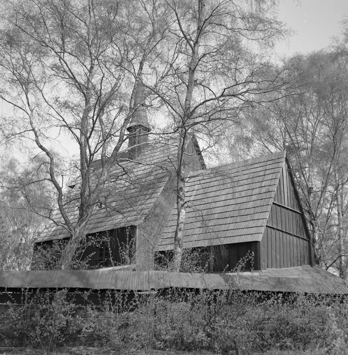 kościół pw. św. Michała Archanioła - widok od południowego  - wschodu, skan 1