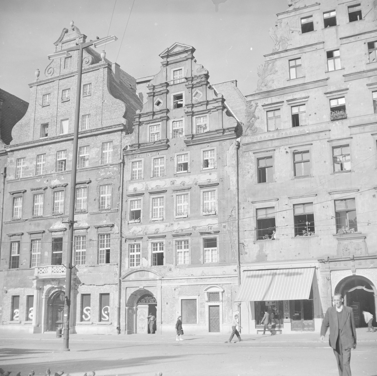 kamienica dawna ul. Rynek 2 - elewacja frontowa, skan 1