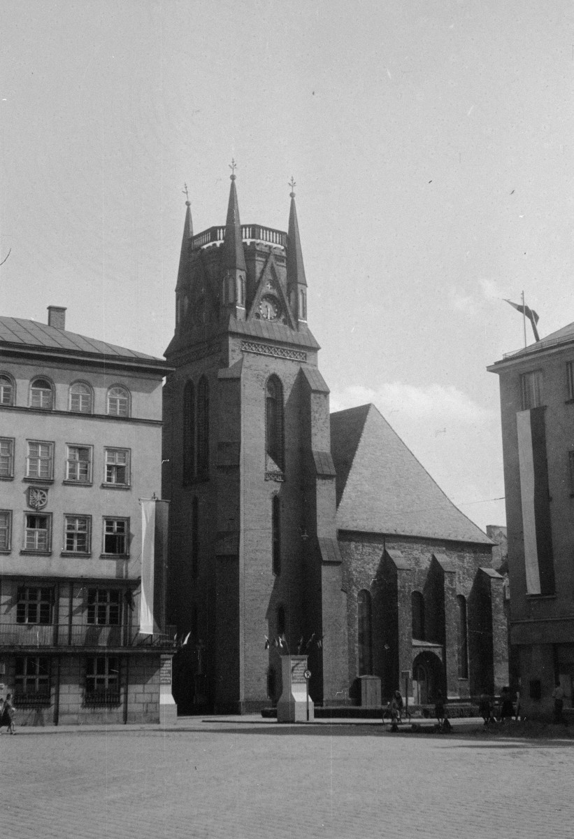 wieża i elewacja zachodnia Kościóła Wniebowzięcia Najświętszej Maryi Panny w Raciborzu, skan 1