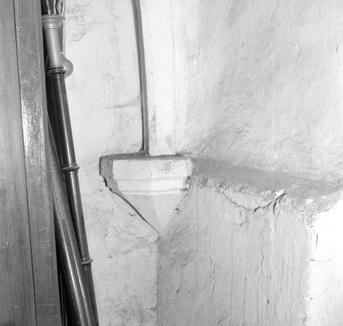 katedra św. Stanisława i św. Wacława - zakrystia, wspornik, służka, skan 1