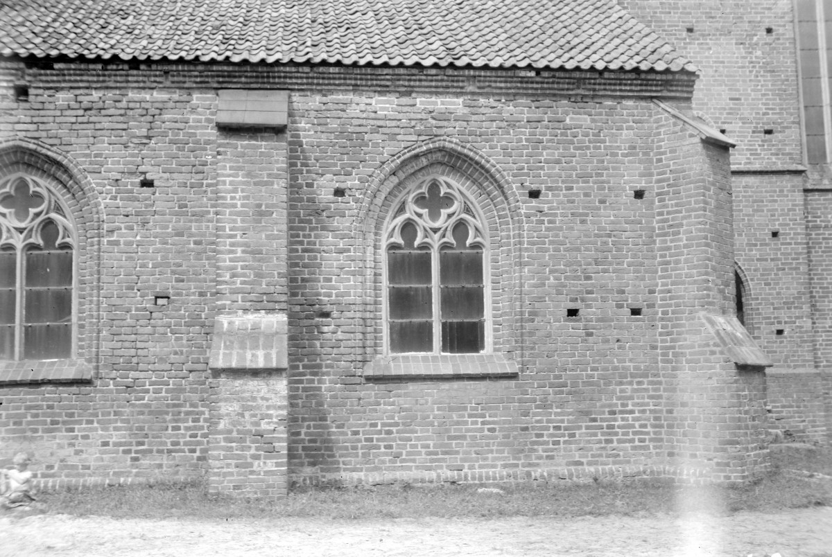 bazylika W.N.M.P. - elewacja, okno, maswerk, skan 1