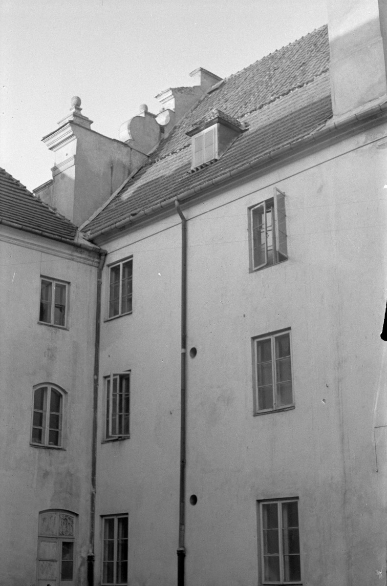 Dziedziniec. Klasztor Sióstr Bernardynek, skan 1