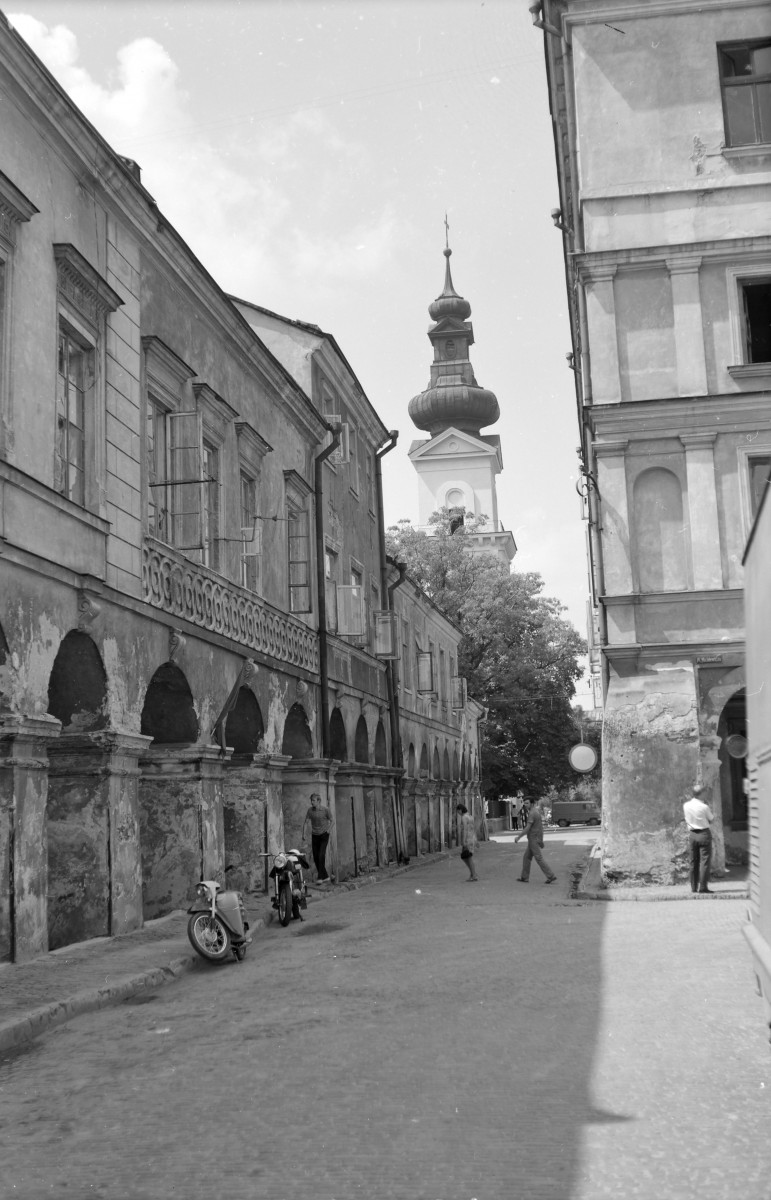 rynek - zabudowa miejska, pierzeja rynku, uliczka , skan 1