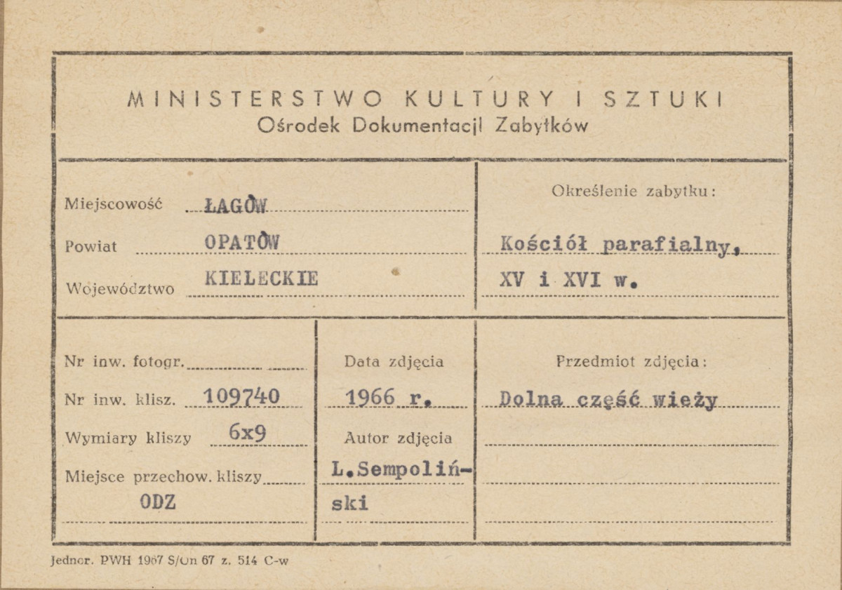 Kościół parafialny, widok zewnętrzny na dolną część wieży - metryczka


, skan 1