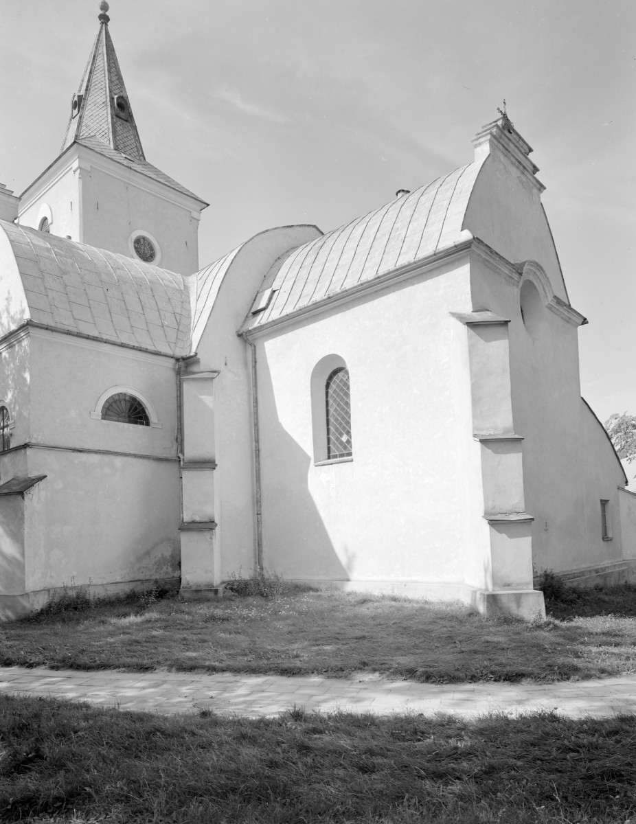kościół parafialny pw. św. Mikołaja - elewacja: widok na prezbiterium, skan 1