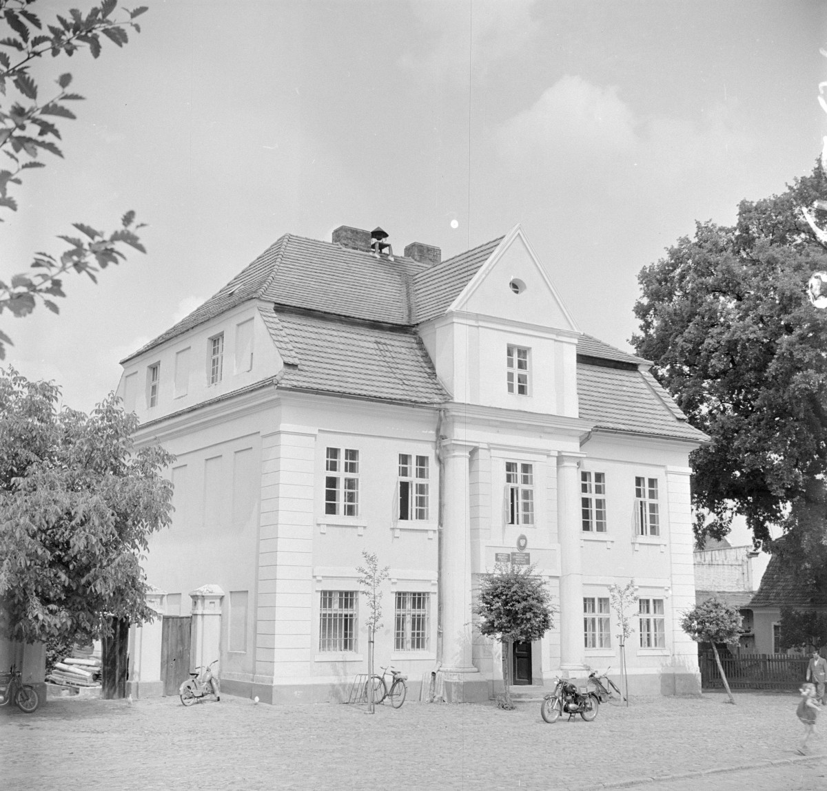 ratusz - elewacja frontowa, skan 1