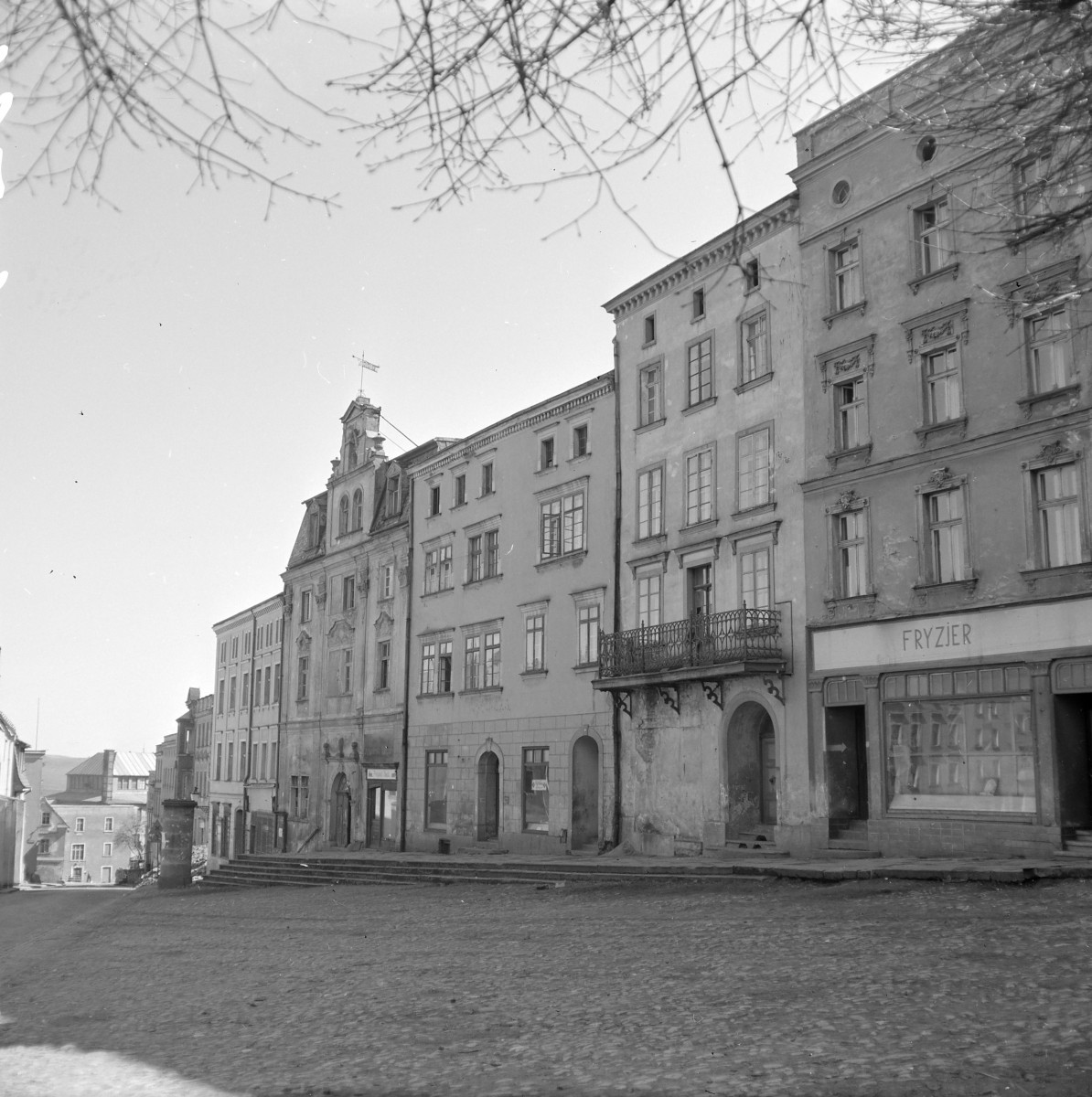 rynek miejski - pierzeja południowa - fragment, skan 1