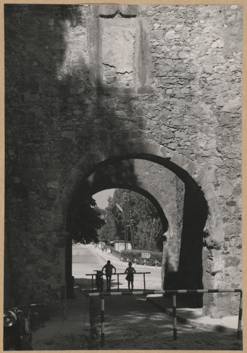 Brama Warszawska - fragment, widok od strony płd., skan 1
