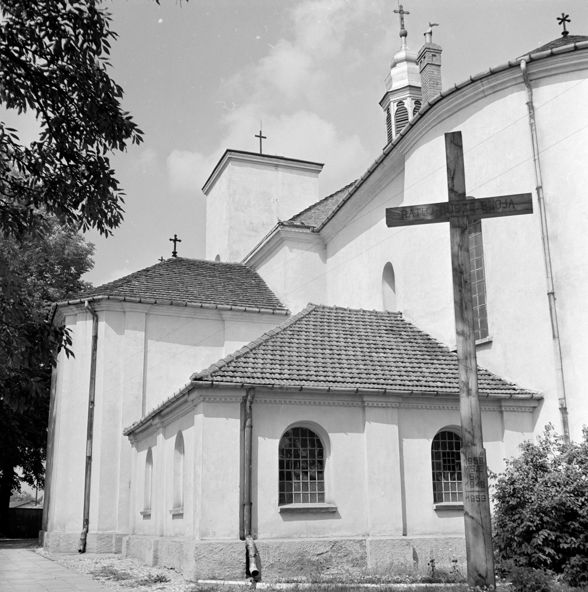 kościół św. Apostołów Szymona i Judy Tadeusza - elewacja, skan 1