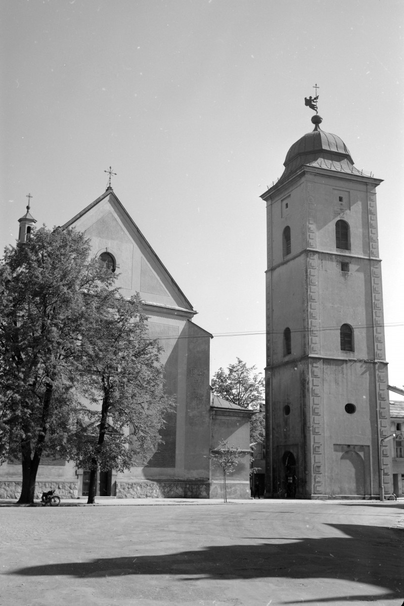 Parakościół św. Wojciecha i św. Stanisława - dzwonnica, widok ogólny, skan 1