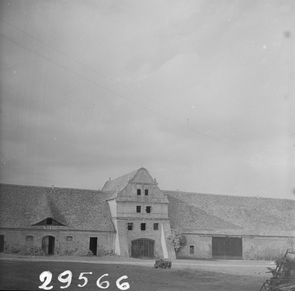 pałac - zabudowa gospodarcza - obora, skan 1