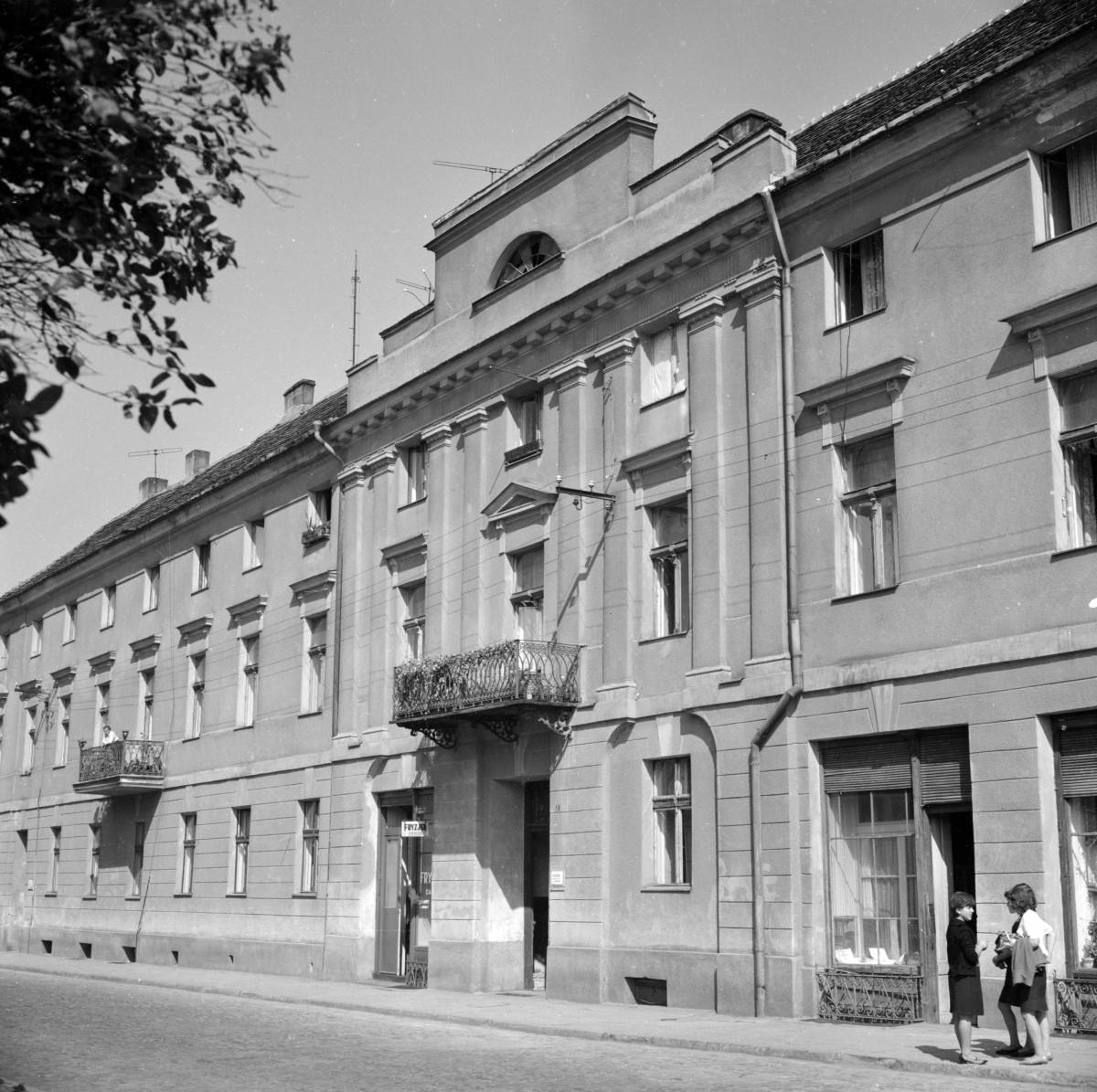 kamienica - elewacja frontowa, część środkowa, skan 1
