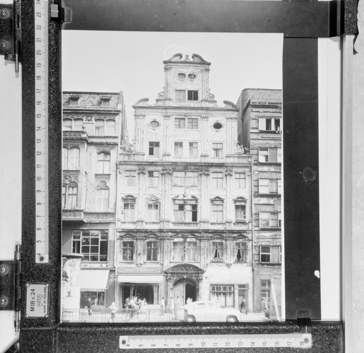 zabudowa miejska - kamienica - elewacja frontowa, skan 1