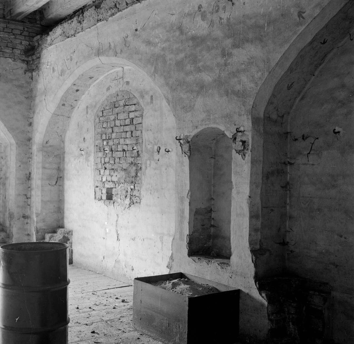 pałac - wnętrze - sala na II piętrze, skan 1