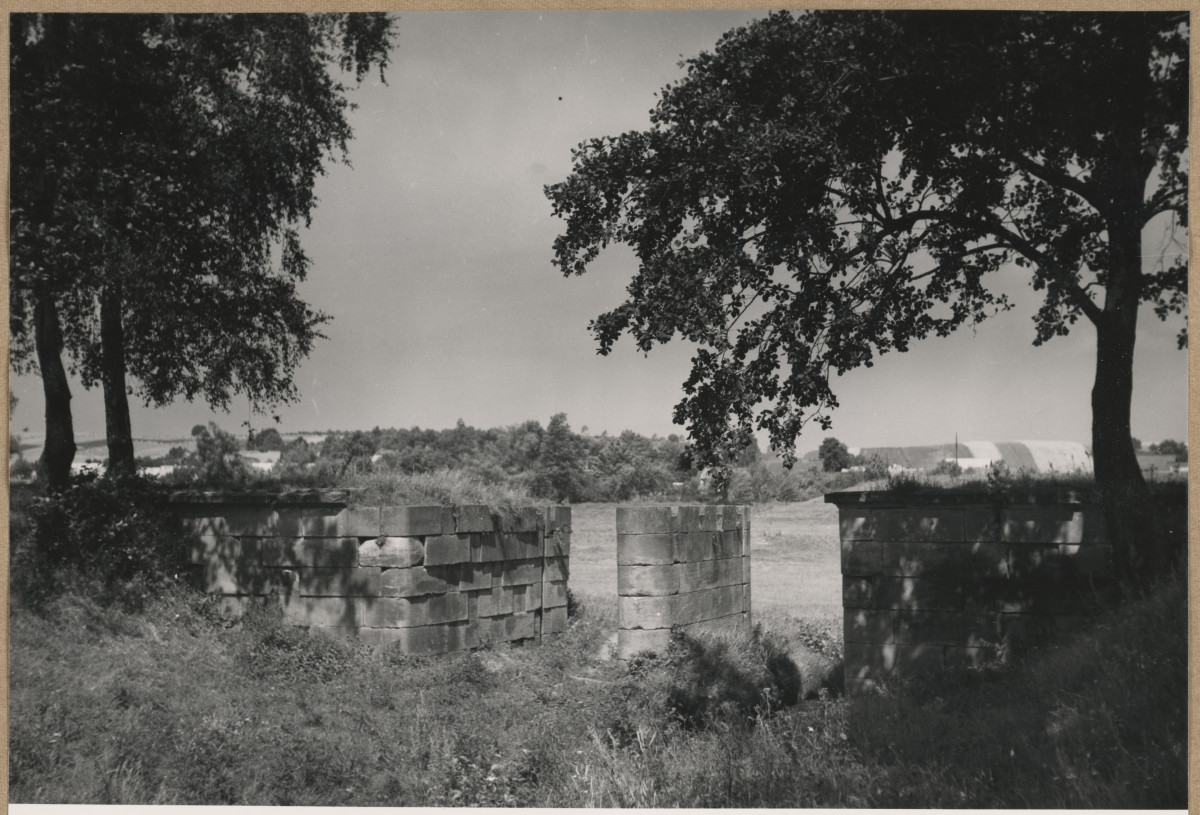 Zespół XIX w. zakładu przemysłowego - śluza piętrząca , widok ogólny

, skan 1