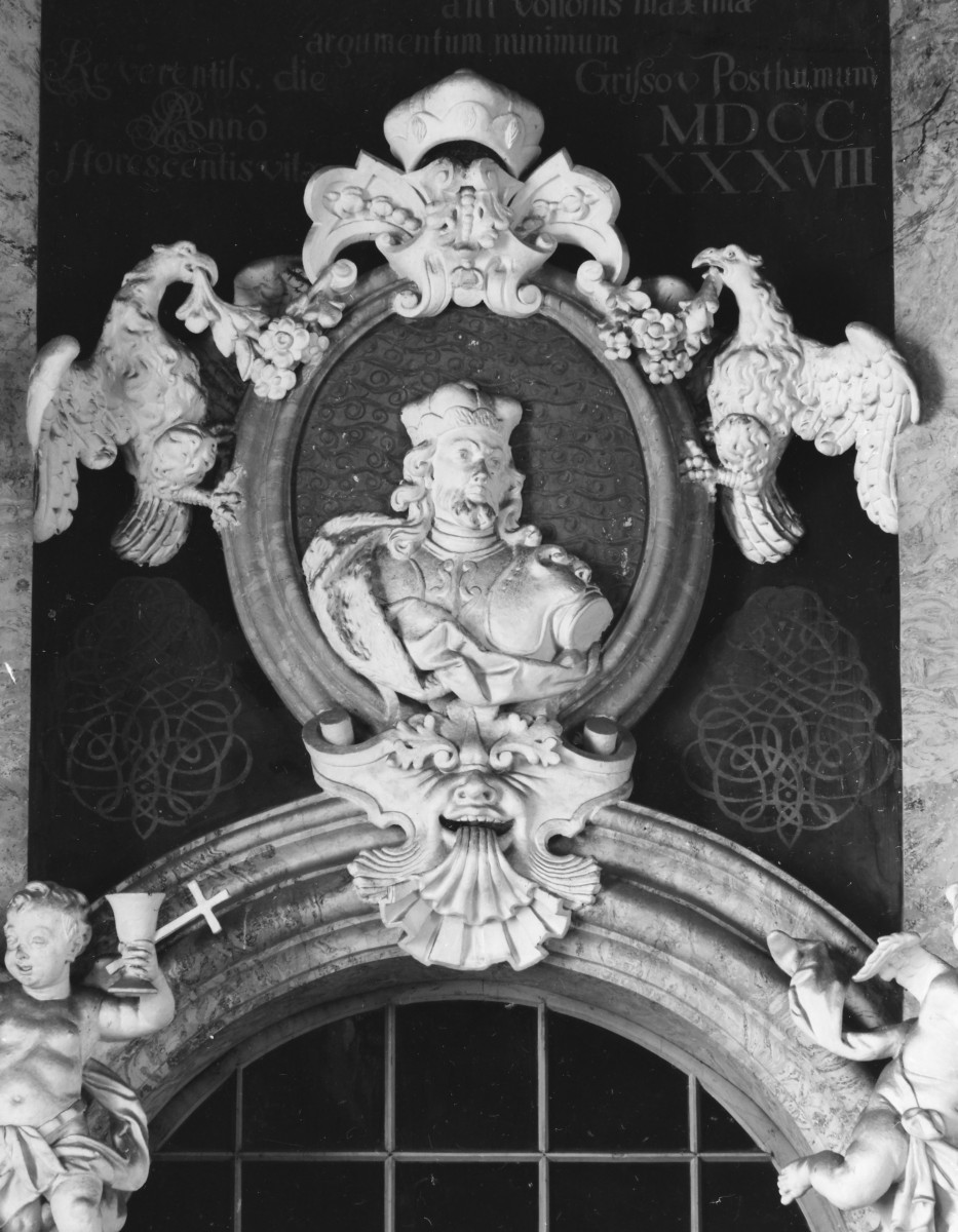 mauzoleum Piastów Świdnickich przy kościele pw. Wniebowzięcia Najświętszej Marii Panny  - wnętrze - zwieńczenie portalu, skan 1