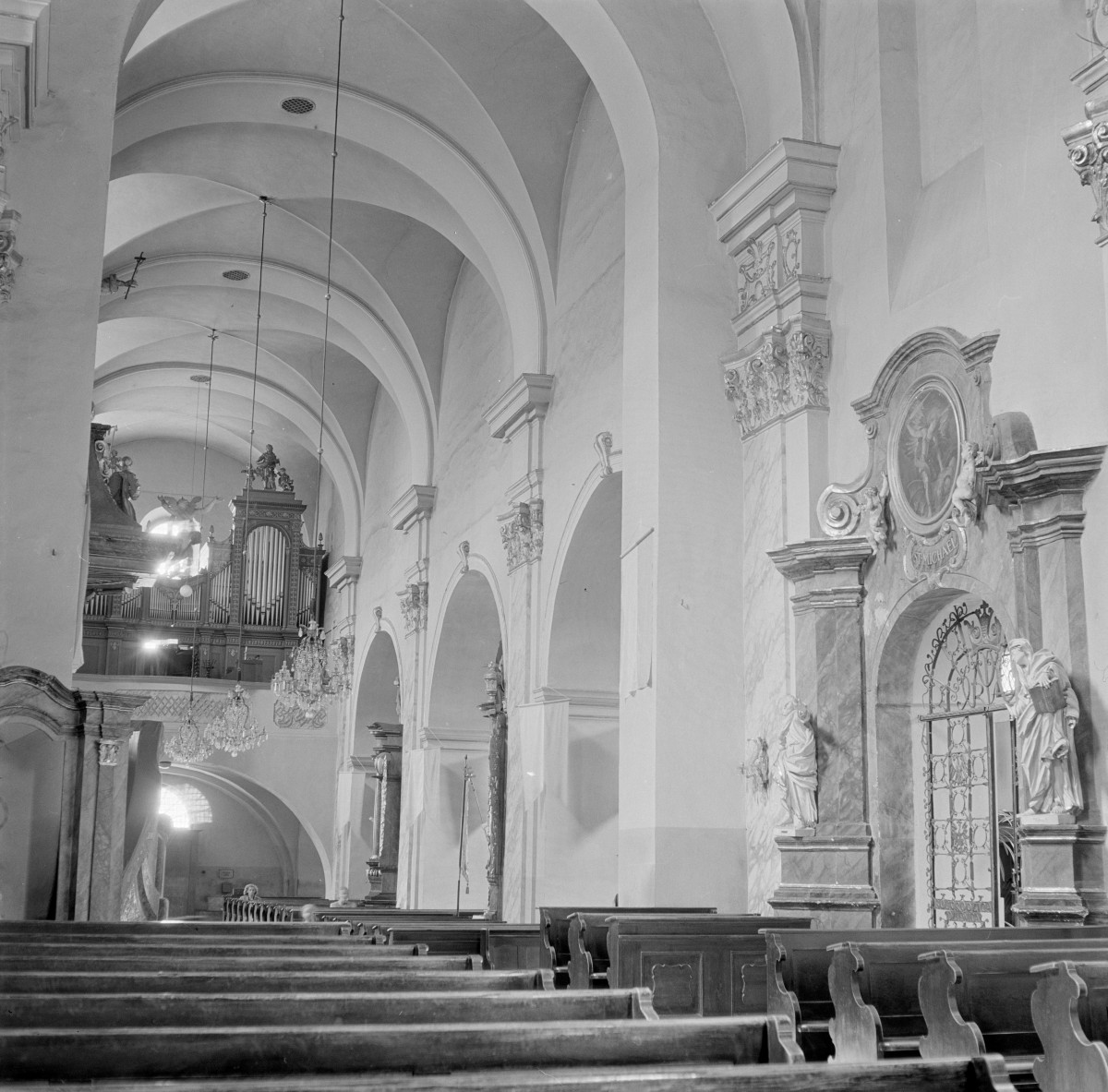 kościół pw.Matki Boskiej Bolesnej i św. Wojciecha - wnętrze - nawa główna - organy, skan 1