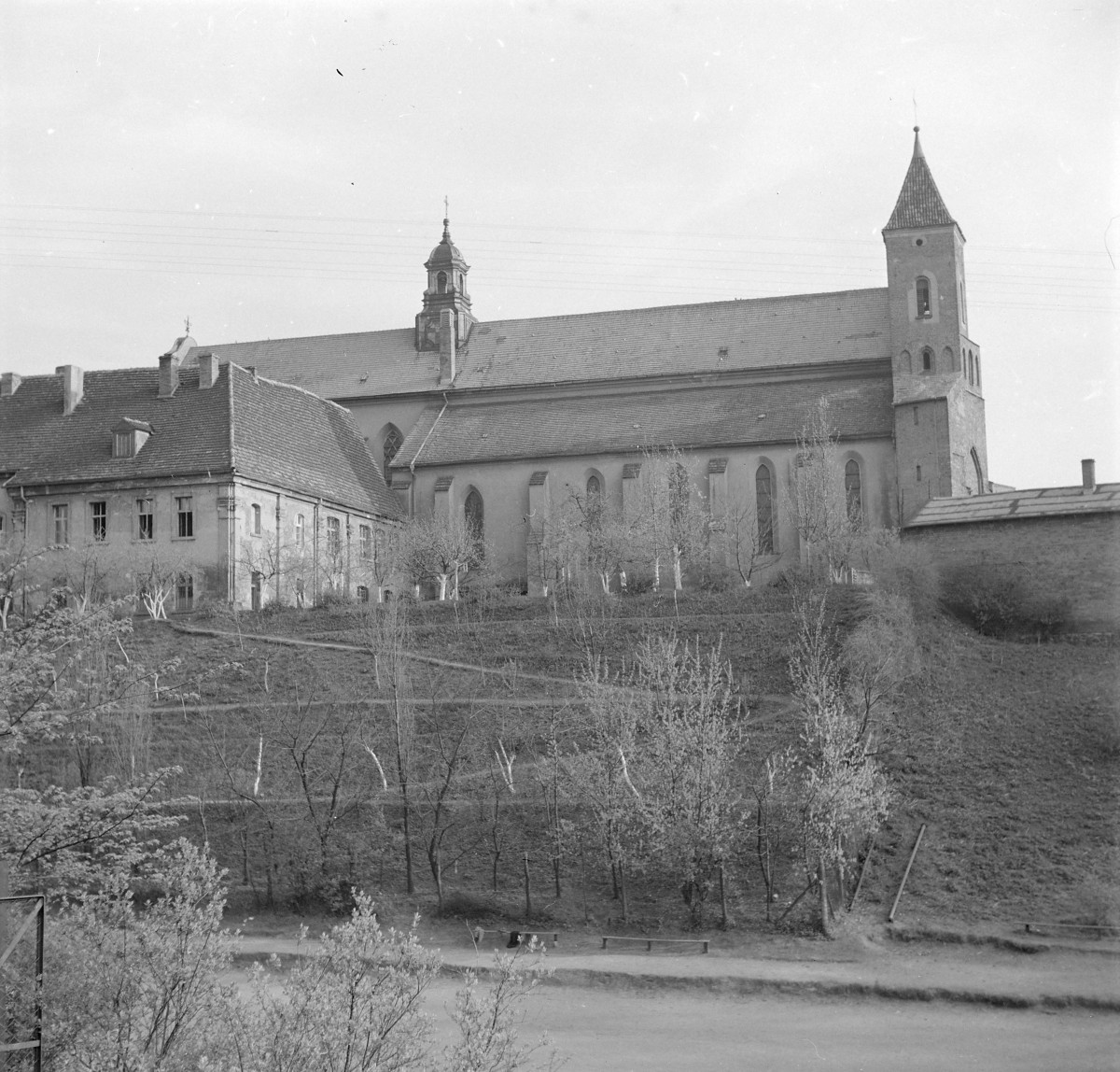 kościół Wniebowzięcia NMP - elewacja płn. prezbiterium, skan 1