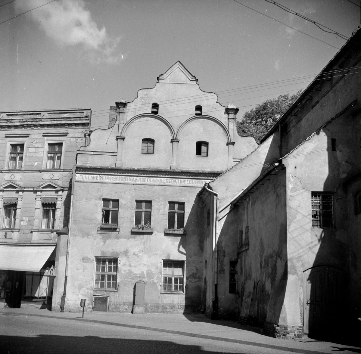 kamienica - elewacja frontowa, skan 1