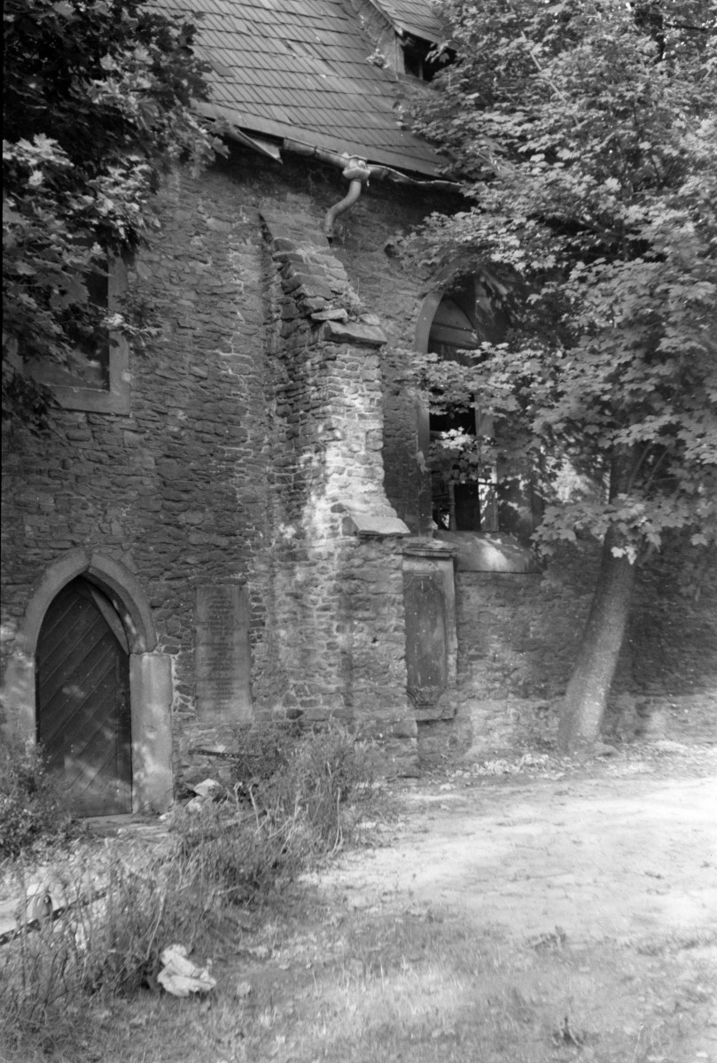 rotunda św. Gotarda tzw. kościół polski - fragment elewacji bocznej, skan 1