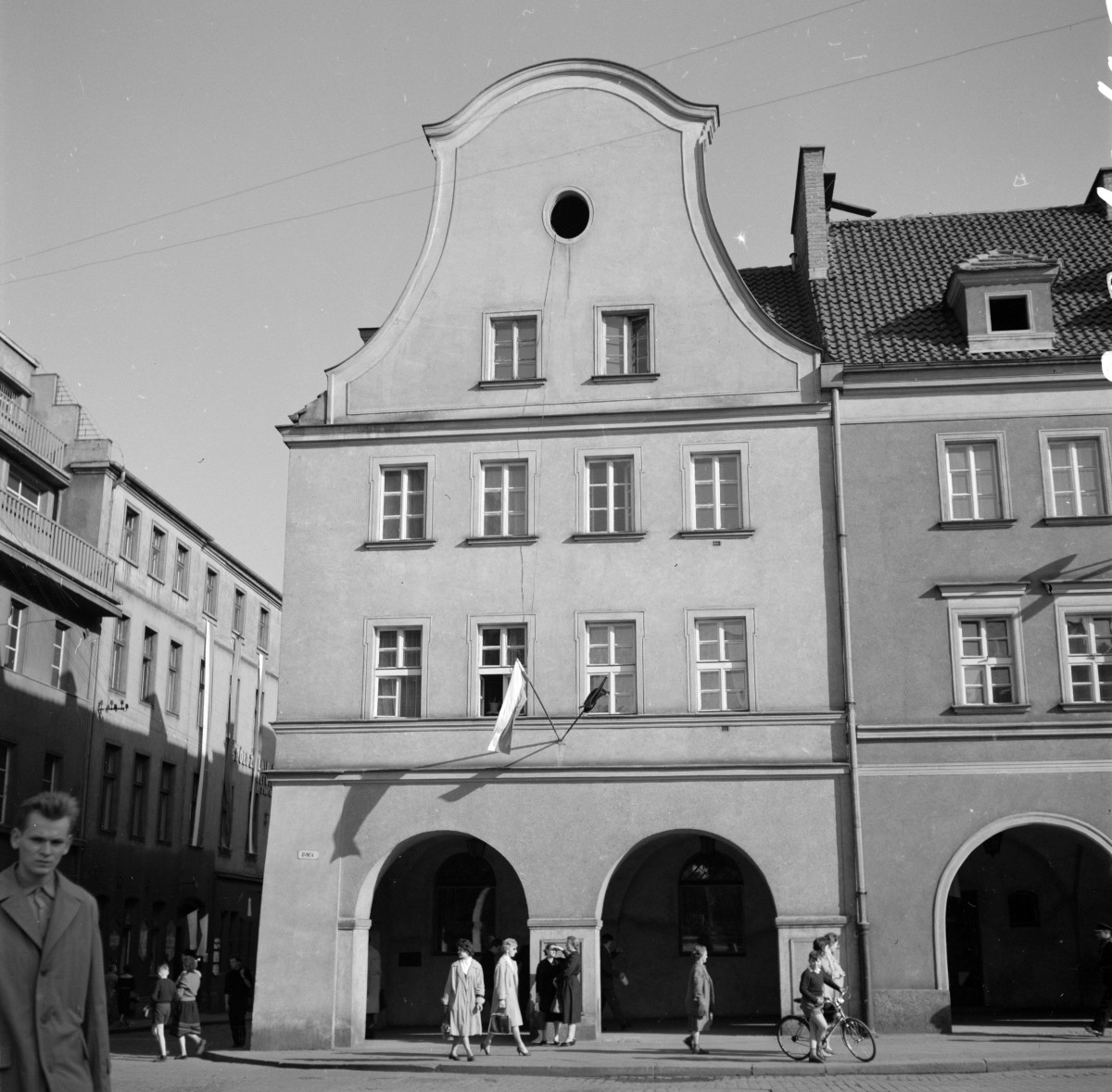 rynek miejski - kamienica - elewacja frontowa, skan 1