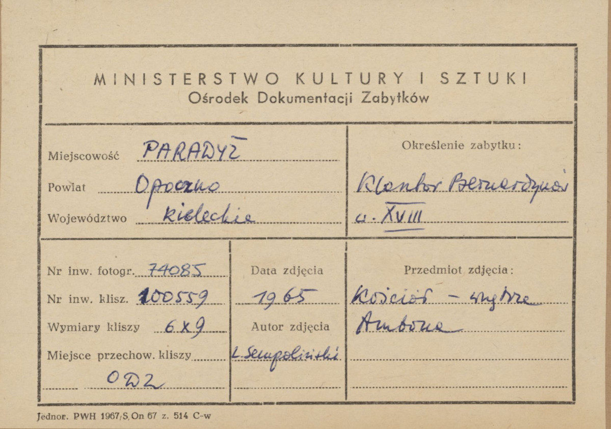 Zespół klasztorny - kościół, wnętrze, widok na ambonę - metryczka
 , skan 1