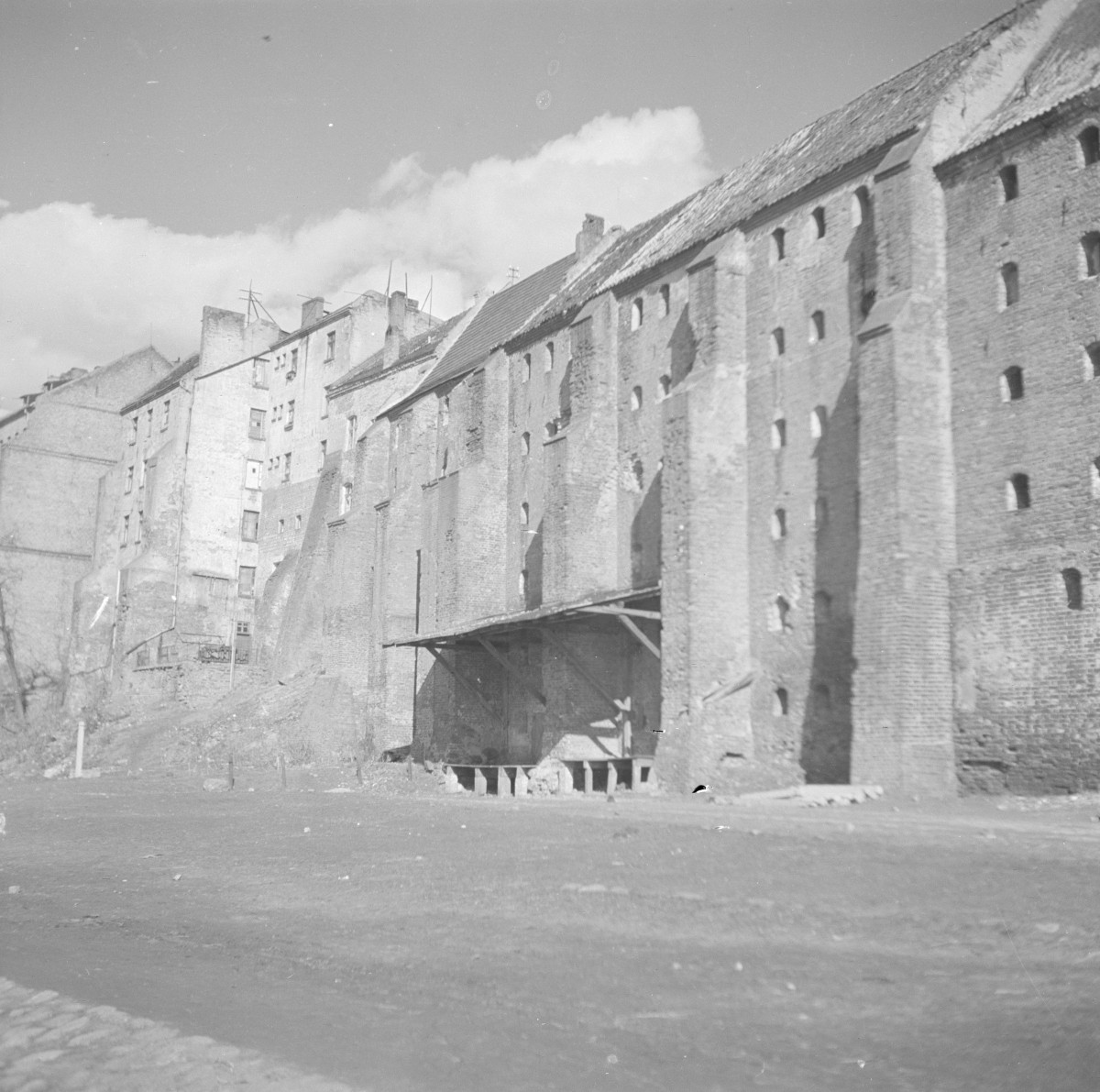 Zespół Spichrzy od strony Wisły - elewacje, skan 1