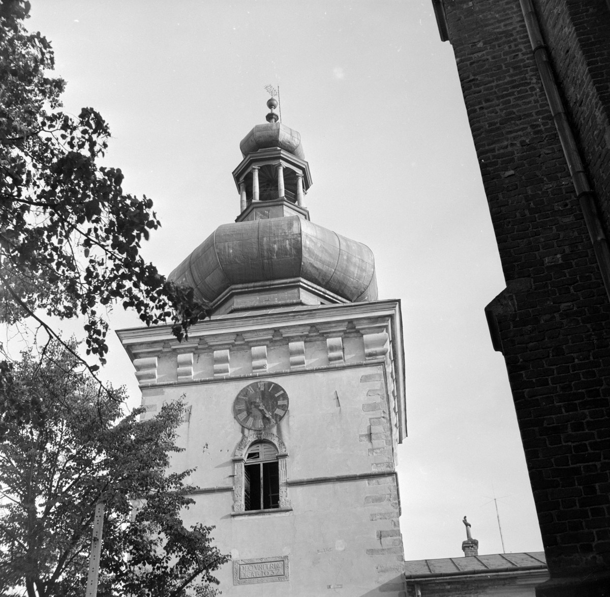 dzwonnica przy kościele farnym pw. Świętej Trójcy - elewacja: wieża, skan 1