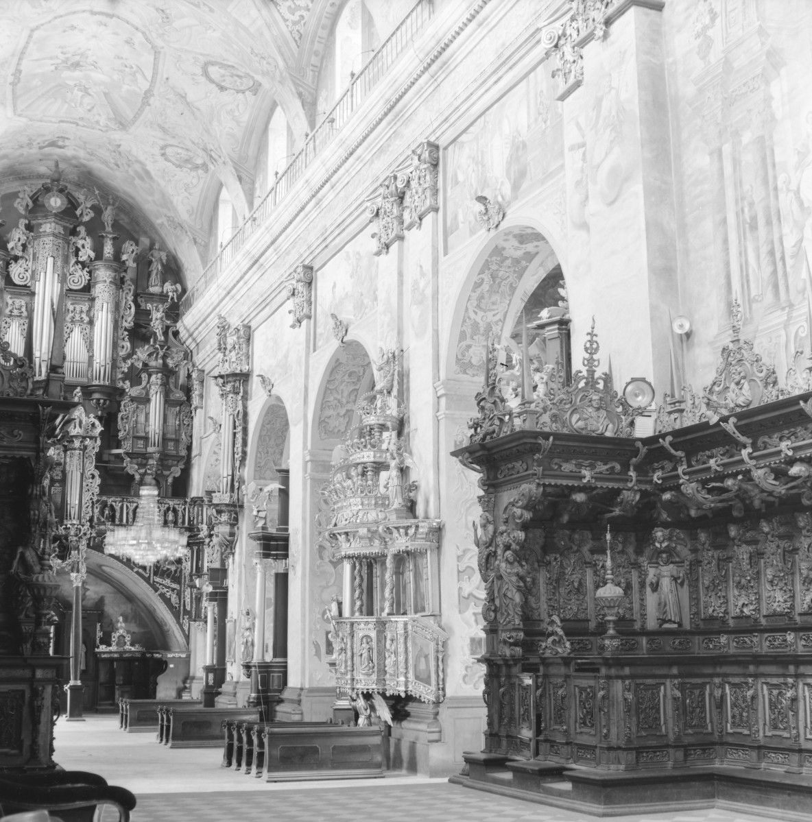 bazylika pw. Zwiastowania Najświętszej Marii Panny - wnętrze: północna ściana, skan 1