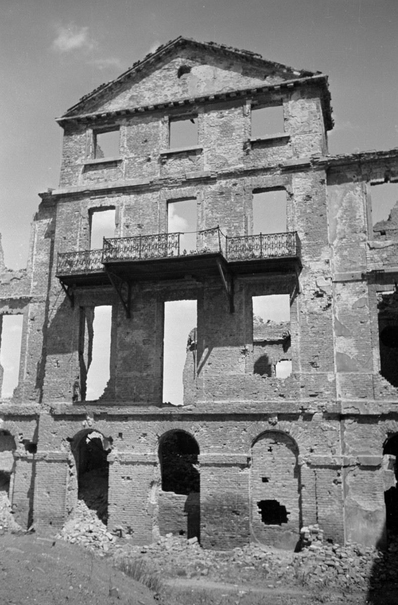 Ruiny kamienicy. , skan 1