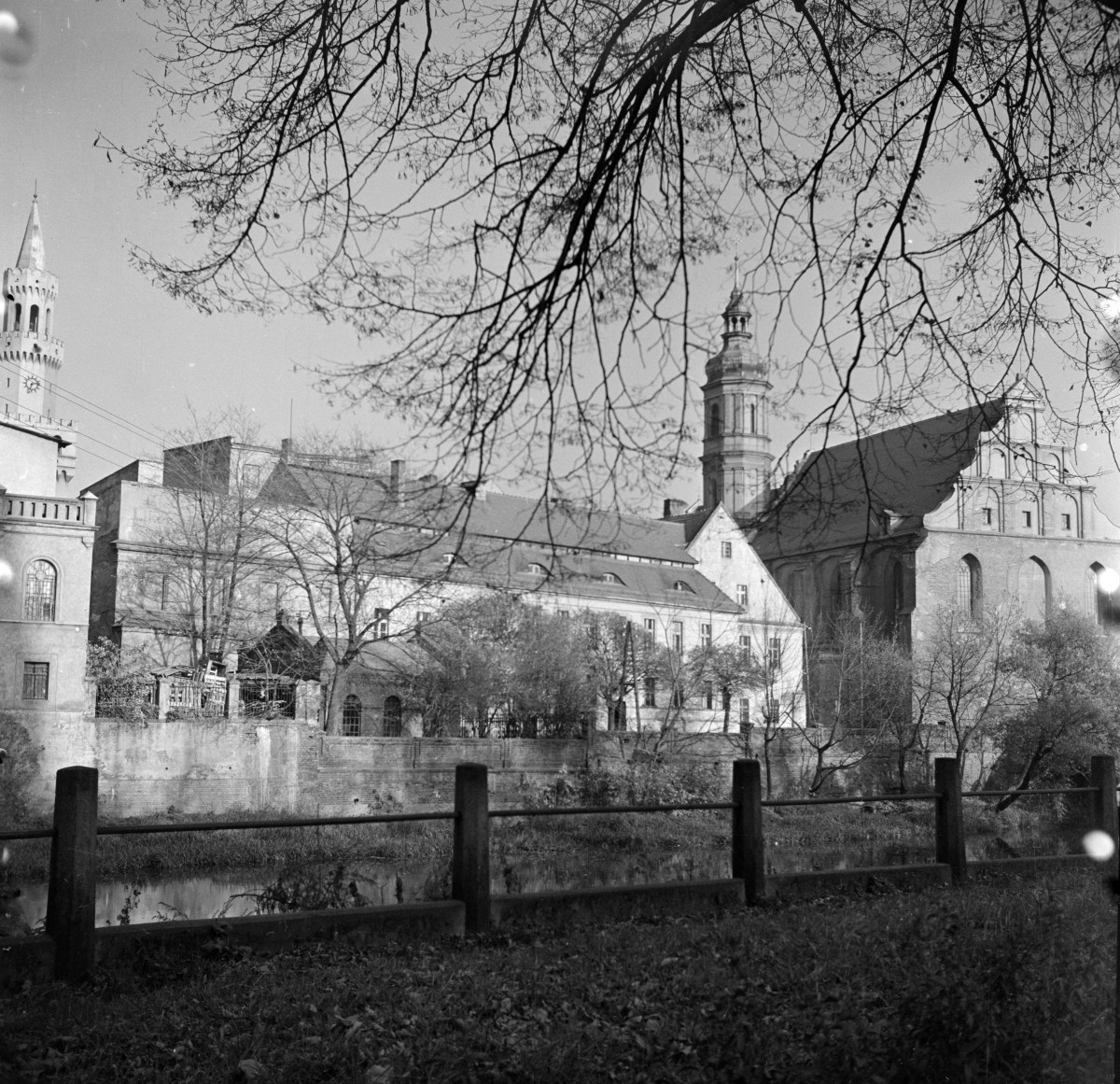 klasztor franciszkanów i kamienice oraz kanał Młynówka, skan 1